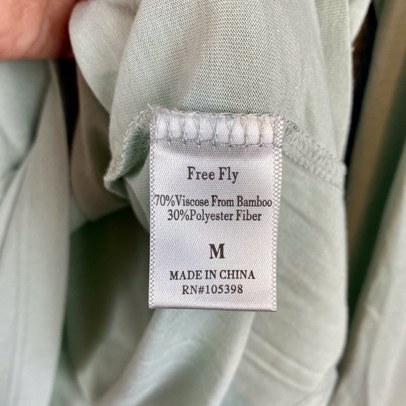 Free Fly Men's Elevate Lightweight Hoodie in Desert Sage Size Medium. - Picture 8 of 16